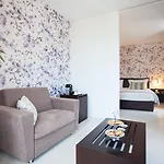 فندق Internacional Design 4*